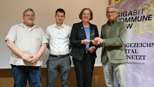 Gigabit-Ausbau gewürdigt: Gemeinde Lauf erhält Auszeichnung in Stuttgart