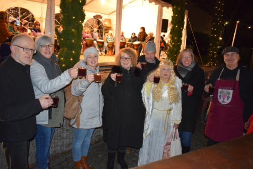 Ein Adventsmarkt, der Herzen wärmt – Lauf feiert stimmungsvollen Auftakt in die Vorweihnachtszeit