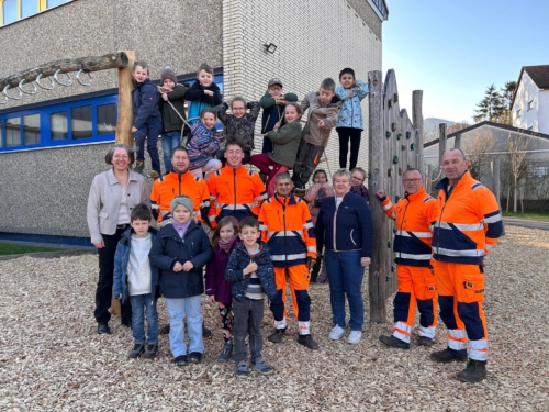 Kletteranlage im Schulhof wieder bespielbar