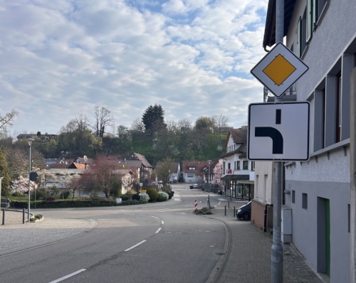 Blinken bei abknickender Vorfahrt