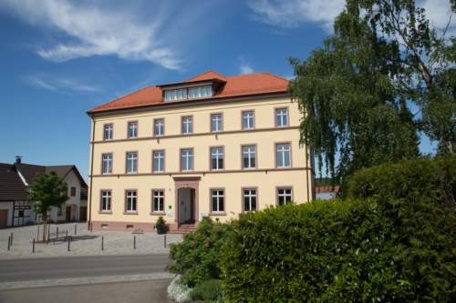 Foto: Außenansicht des Laufer Rathauses